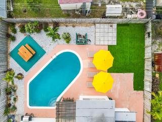 Cozy Hollywood Private Pool Retreat - Ping pong - 0