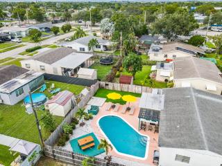 Cozy Hollywood Private Pool Retreat - Ping pong - 1