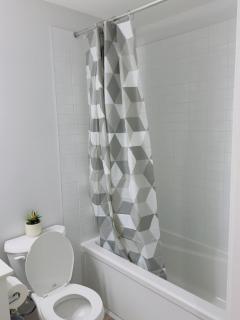 Modern Comfort West Edmonton - 5