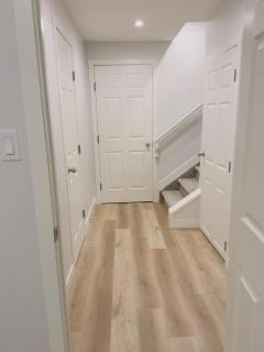 Modern Comfort West Edmonton - 1