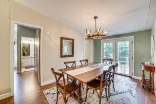 Charming Home with Deck and Yard - 1 Mi to Lake Texoma - 3