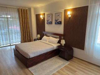 FAME cosy 3 bedroom furnished apartment - 1