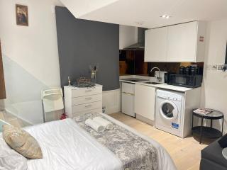 Studio for Two with Private Kitchenette - 1