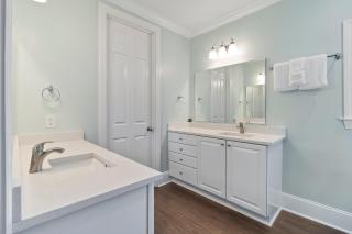 AV15-42: 15 42nd Avenue - 2