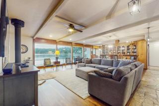 Lake Goodwin Retreat - 3