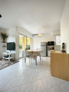 Superb Apartment With Garden Near The Sea - 8