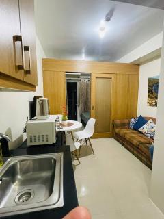 Elegant Pasay City Apartment with Central Heating Shared Pool - 6