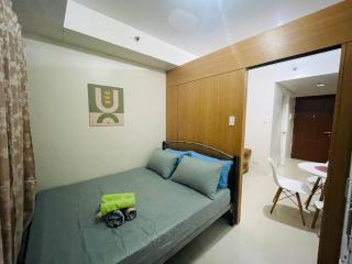Elegant Pasay City Apartment with Central Heating Shared Pool - 3