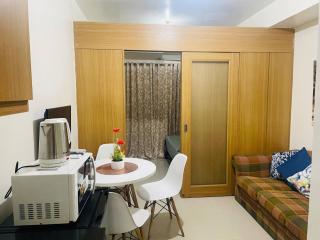 Elegant Pasay City Apartment with Central Heating Shared Pool - 5
