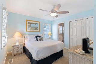 PB17: 17 Pelican Bay - 7