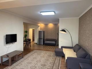 Sunset Cozy Apartment Near Center - 9