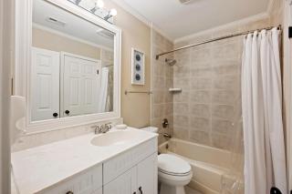 GL1205: 1205 Greenslake - 6