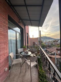 A p a r t m e n t AnnaMari O l d T b i l i s i - 3