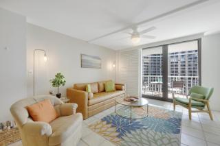 Alluring beachfront condo with pool and ocean views - 7