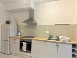 Modern 2 Bedroom Family Apartment with Terrace by Prime Stay - 8