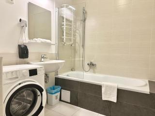 Prime Stay - Spacious 2 Bedroom Family Apartment - Parking Included - 4