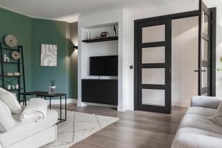 Cozy Two Bedroom Apartment near Cafes and Trams - 0