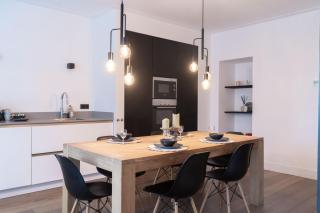 Cozy Two Bedroom Apartment near Cafes and Trams - 3