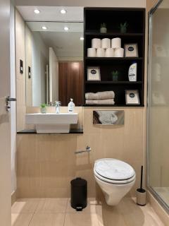 City Gem with River Views Near Canary Wharf & O2 - 6