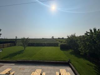 East Halton Hotel - 8