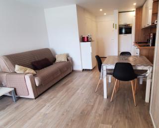 Bright cocoon with pool - facing the sea - 9