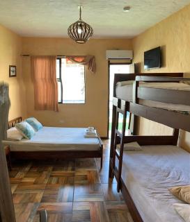 El Viejo y El Mar Hostal Restaurante - 2