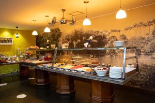 Ritz Plaza Hotel - 4