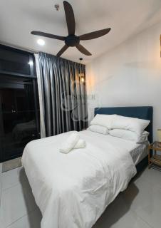 The Shore Studio Balcony City View by Clover Home B23A - 3