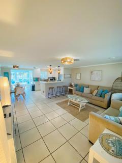 Family Pool Home Near Venice Beaches - 8