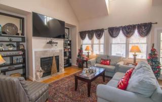 Elegant Lodge Rental with Lovely Countryside Views near Charlottesville, Virginia - 4