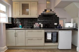 Whitley House - Stylish 3 Bedroom Home near Coventry City Centre - 2