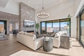 6BR SkyRidge Hot Tub Sauna Views Sleeps 16 - 9