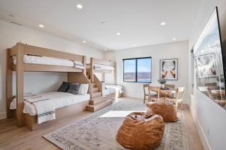 6BR SkyRidge Hot Tub Sauna Views Sleeps 16 - 5