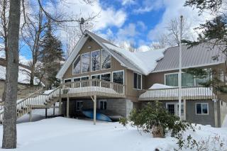 6 Mi to Ski Slopes Oak View Lakefront Home! - 0