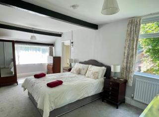 Waterside Cottage - Sleeps 11 on Grand Union Canal - 1