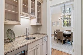 GD77: 77 Governor's Drive - 7