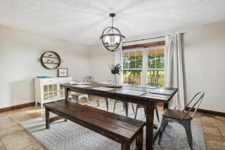 Sawyer Farmhouse -Spacious Retreat with 5 Bedrooms - 7