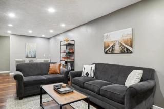 Sawyer Farmhouse -Spacious Retreat with 5 Bedrooms - 0