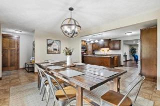 Sawyer Farmhouse -Spacious Retreat with 5 Bedrooms - 8