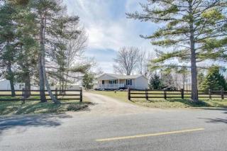 Sawyer Farmhouse -Spacious Retreat with 5 Bedrooms - 6