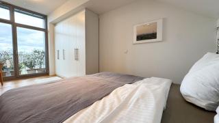 Stylish Riverfront Penthouse with Skyline View - 3