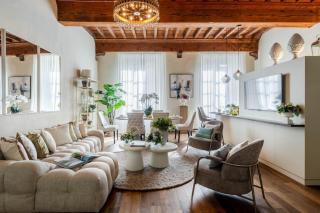 The Mosaic House - 9