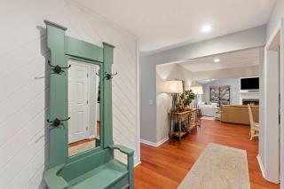 AV3-20: 3 20th Avenue - 1