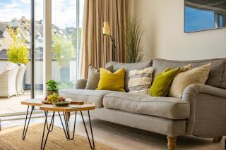 Beachstone, Stylish Creekside Luxury Home - 3