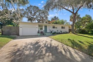 Boho Suite l Hot Tub l Walk to the Amp l Dogs OK - 6