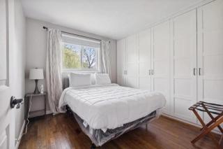 Minutes to Notre Dame - The Light on Brighton - 3