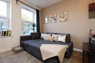 The Central Retreat, contractors & Holidaymakers - 3