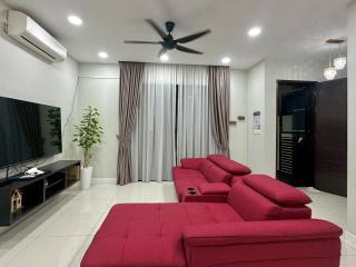 Landed Royale Home near Austin, Midvalley 4B4B - 0