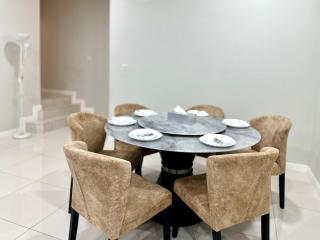 Landed Royale Home near Austin, Midvalley 4B4B - 7