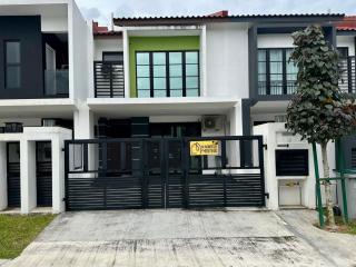 Landed Royale Home near Austin, Midvalley 4B4B - 2